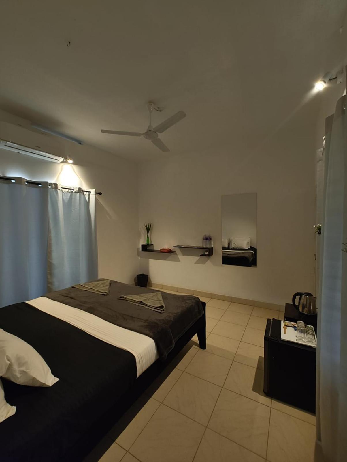 Satta Beach Deluxe Varkala Phòng bức ảnh